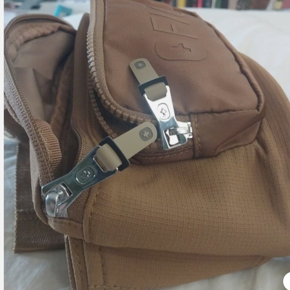 Figs Indestructible Fanny Pack NWT Belt Bag Unisex Medical Accessory Tan Wearfig - Picture 6 of 8